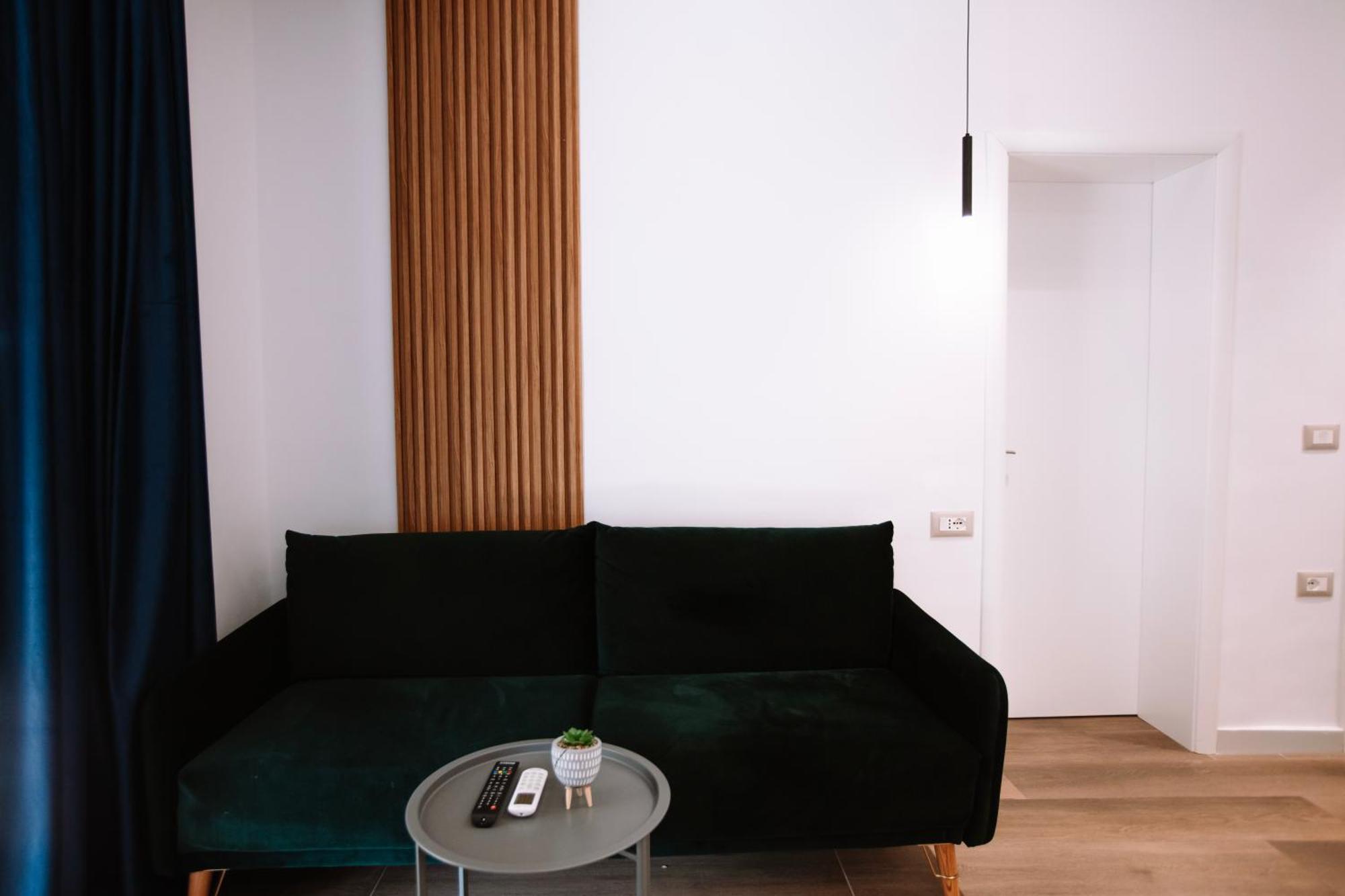 Barrikada Str Modern Apartments - The Nest Tirana Kültér fotó