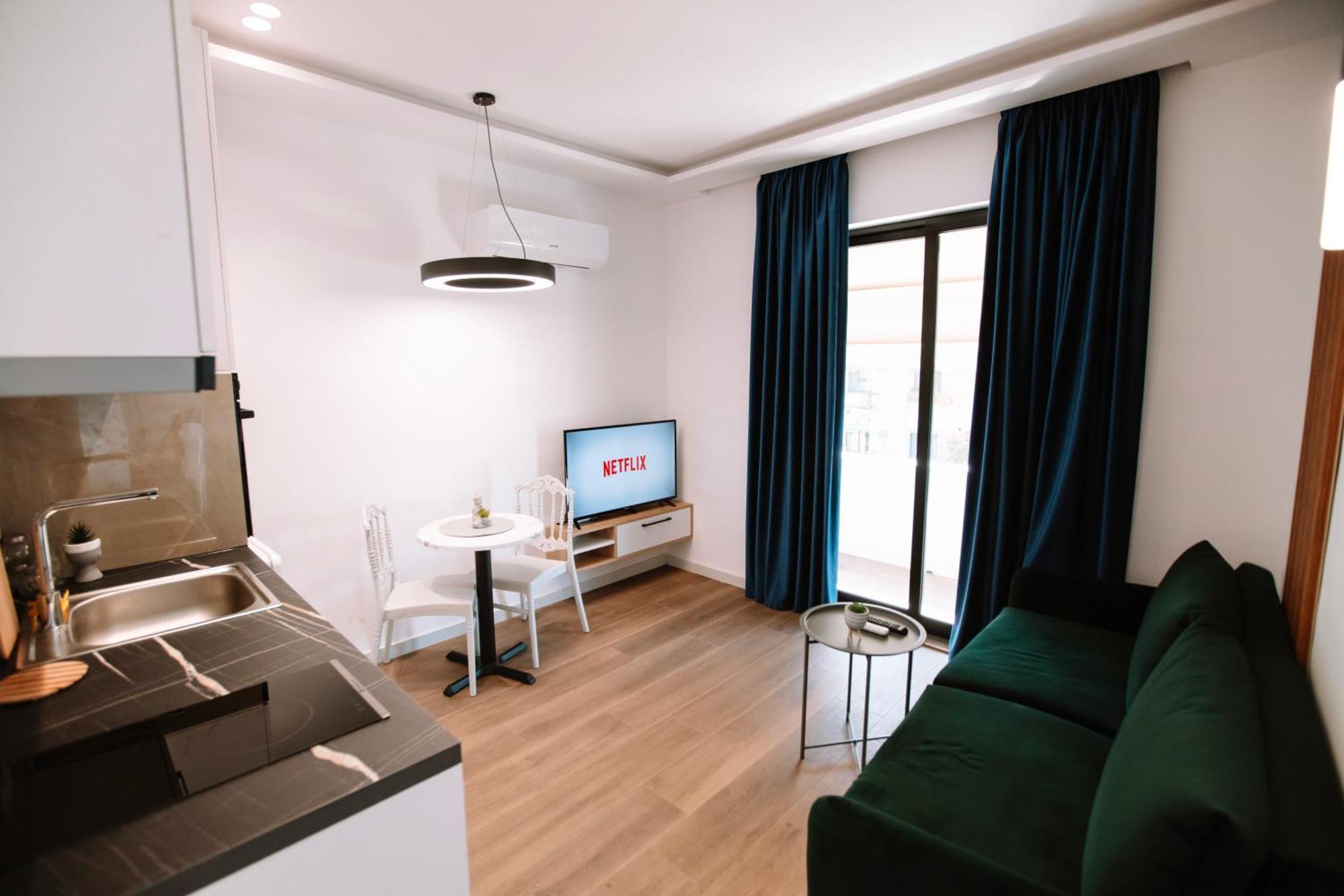 Barrikada Str Modern Apartments - The Nest Tirana Kültér fotó