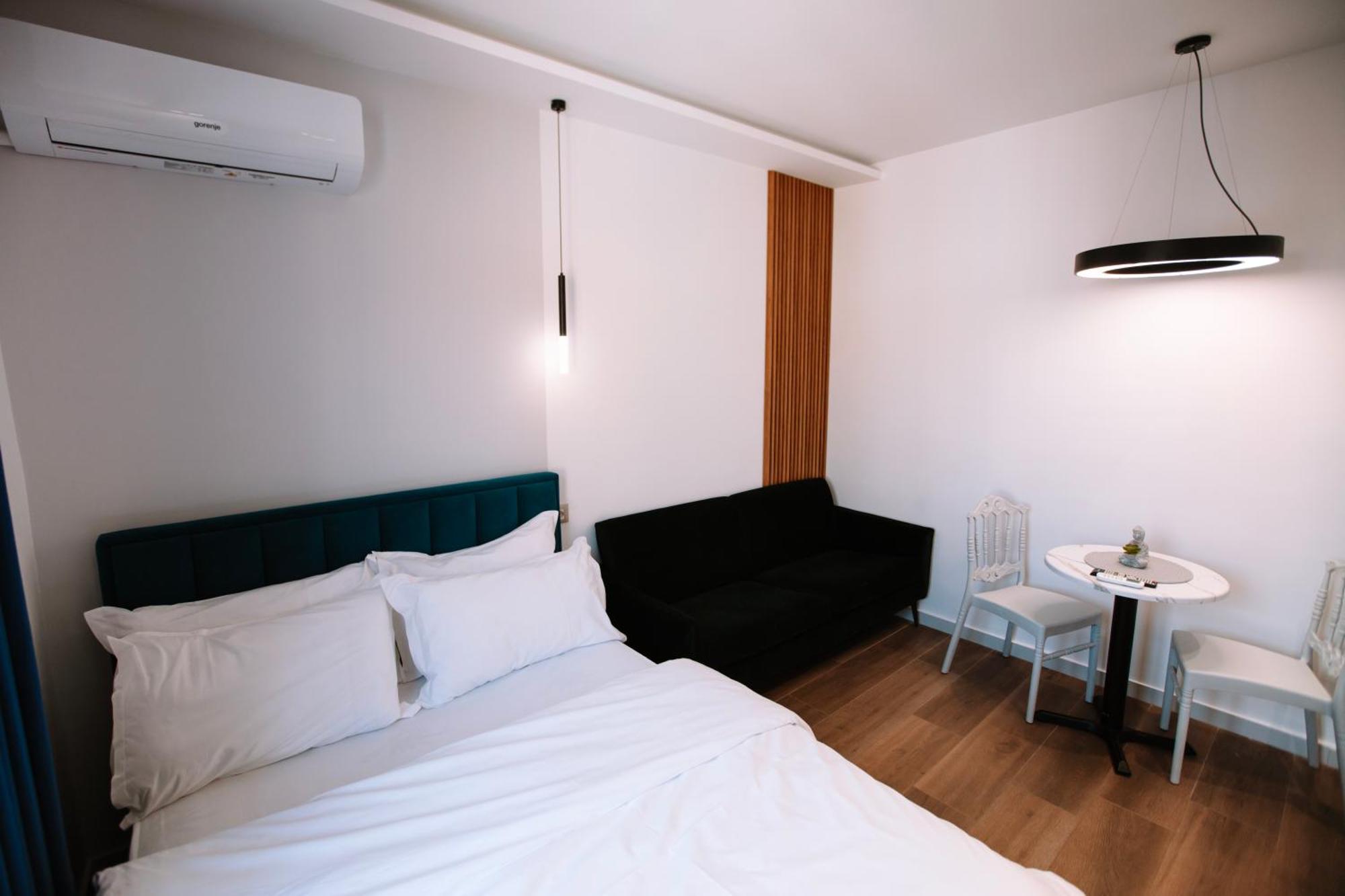 Barrikada Str Modern Apartments - The Nest Tirana Kültér fotó