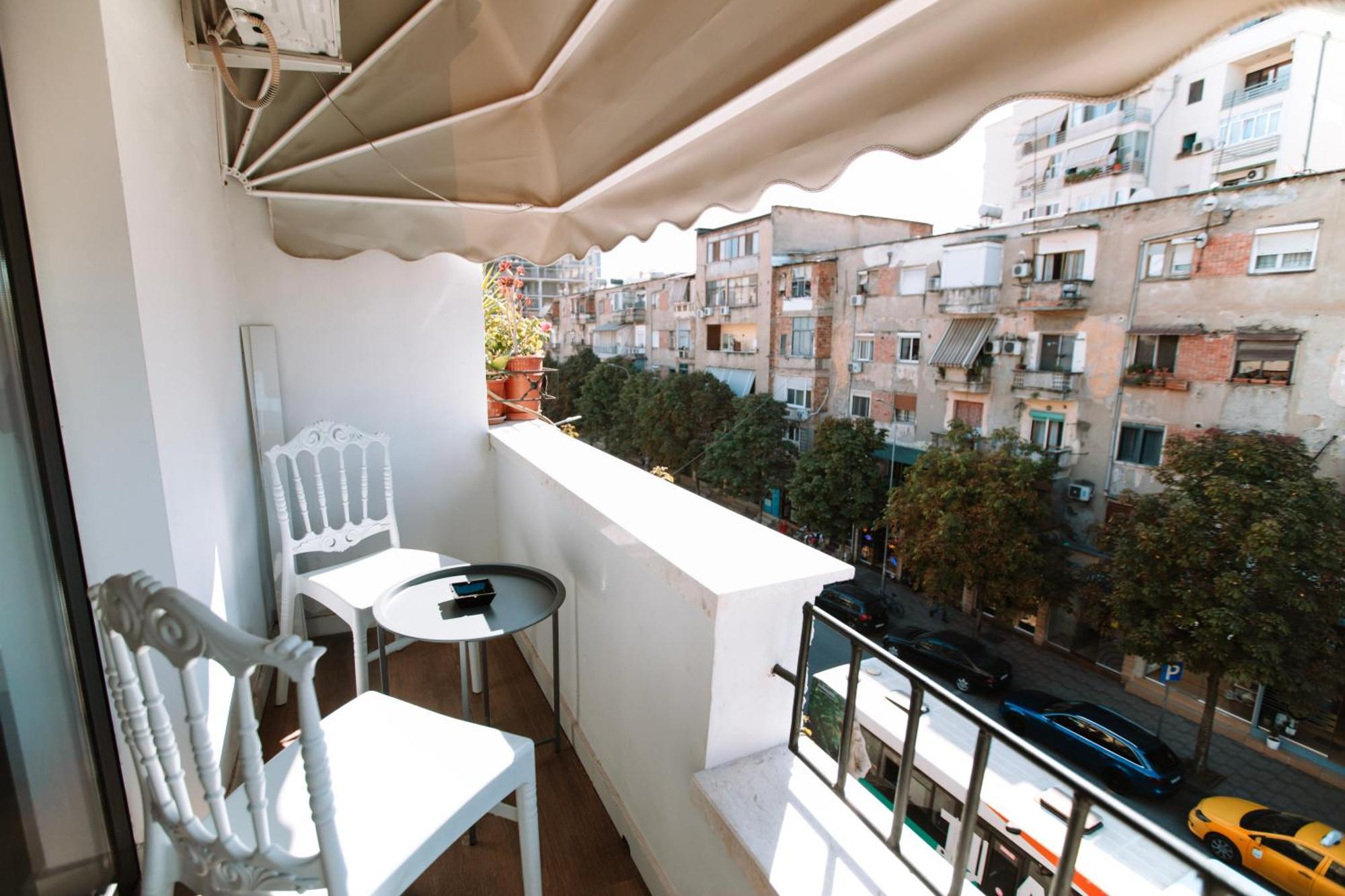 Barrikada Str Modern Apartments - The Nest Tirana Kültér fotó